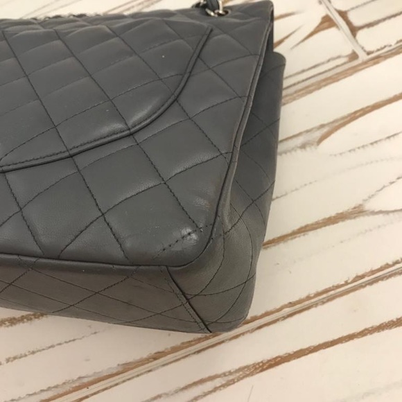 SOLD.Chanel Maxi Classic Bag Lambskin - Picture 4 of 8